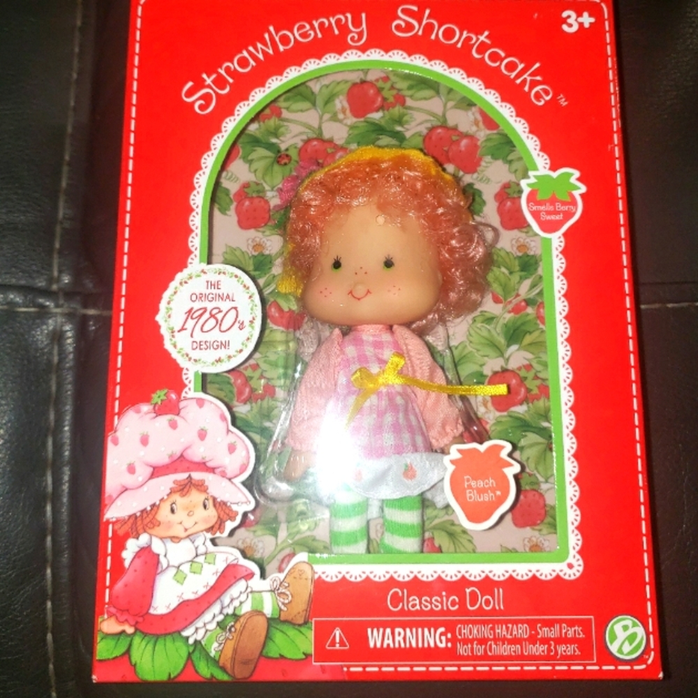 STRAWBERRY SHORTCAKE ORIGINAL 1980'S DESIGN PEACH BLUSH DOLL NIB